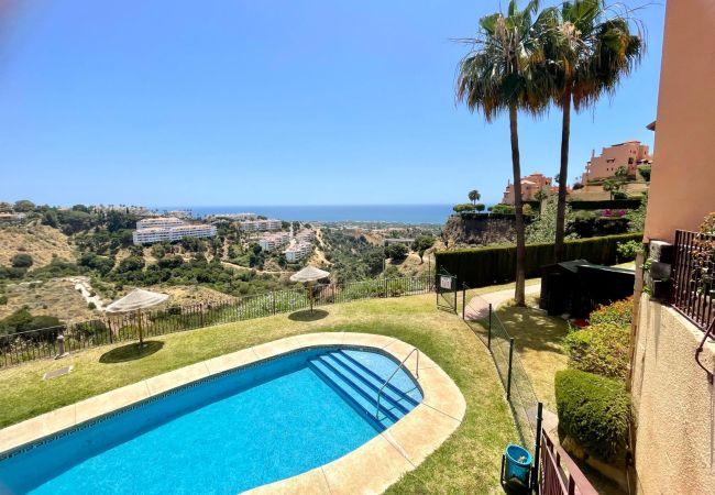  in Mijas - Calahonda,penthouse 2 beds with sea views