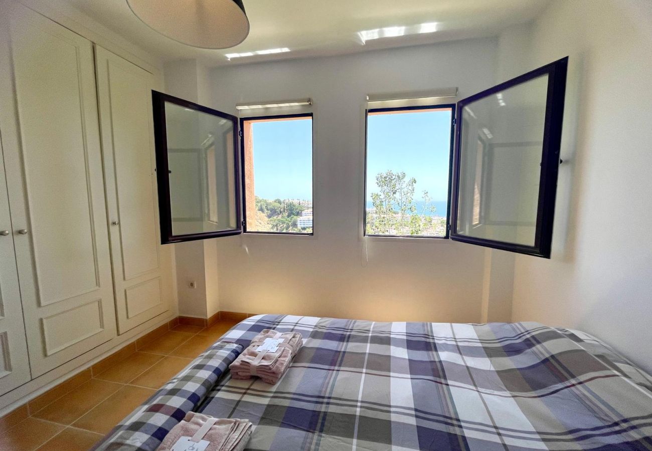 Ferienwohnung in Mijas - Calahonda,penthouse 2 beds with sea views