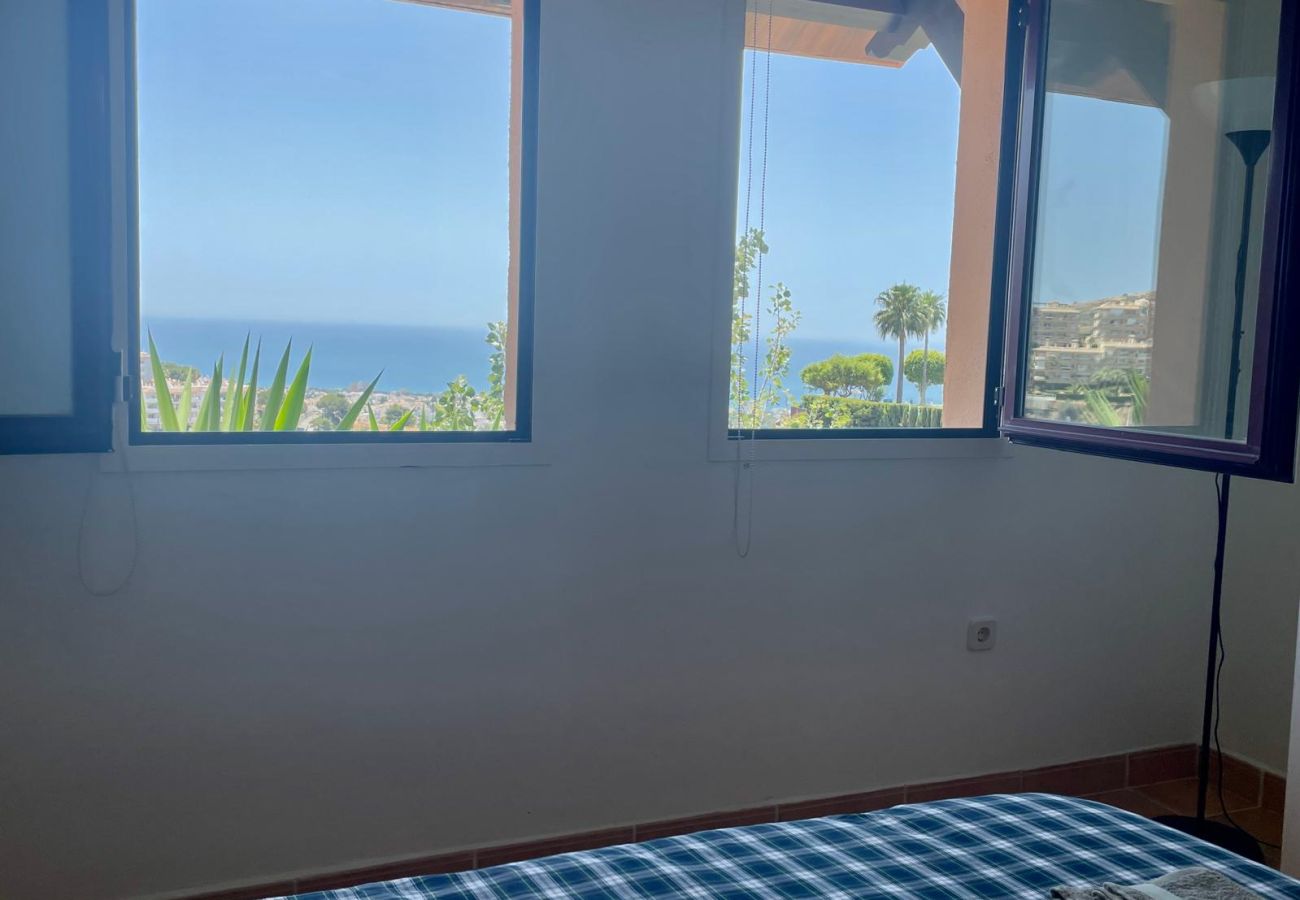 Ferienwohnung in Mijas - Calahonda,penthouse 2 beds with sea views