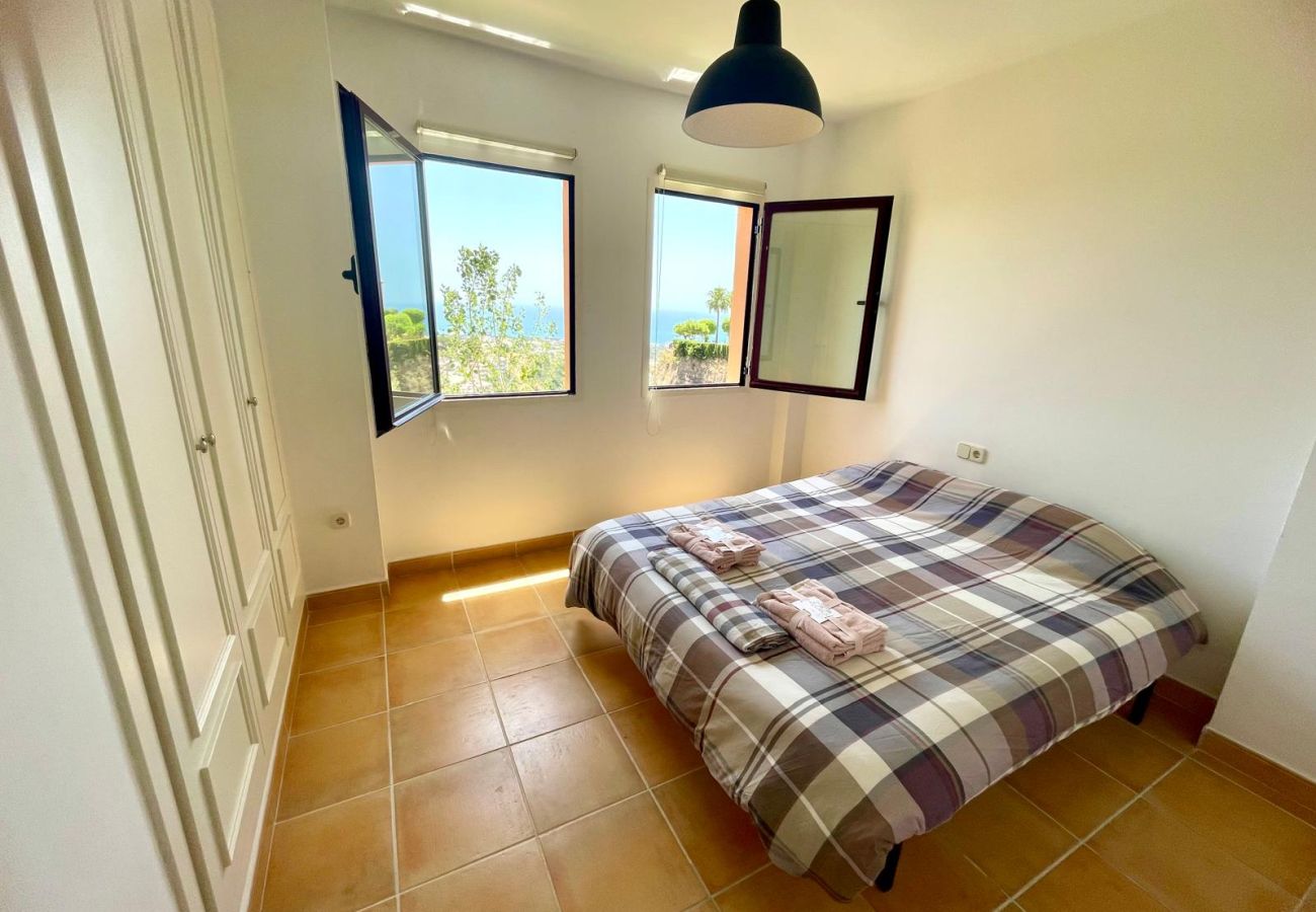 Ferienwohnung in Mijas - Calahonda,penthouse 2 beds with sea views