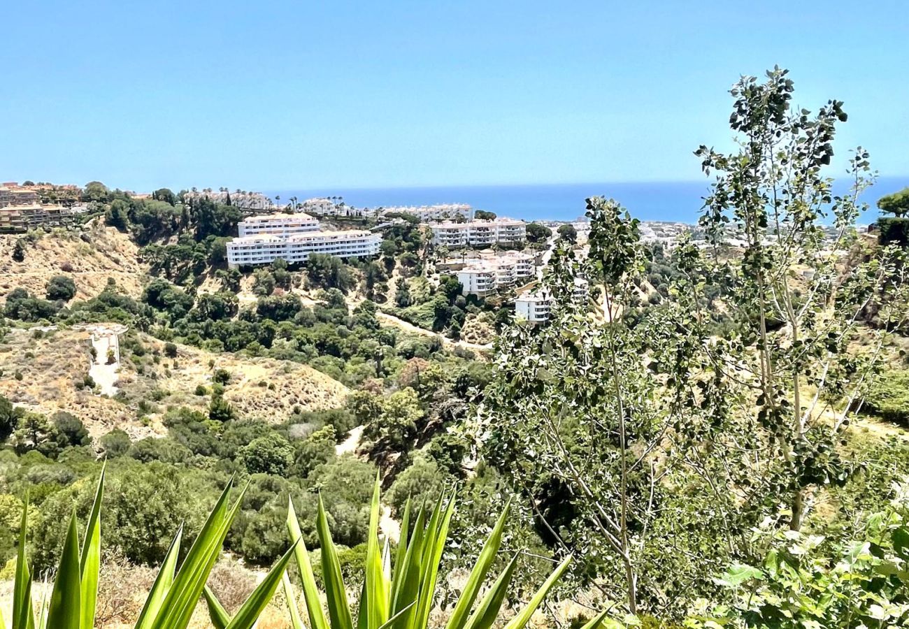 Ferienwohnung in Mijas - Calahonda,penthouse 2 beds with sea views