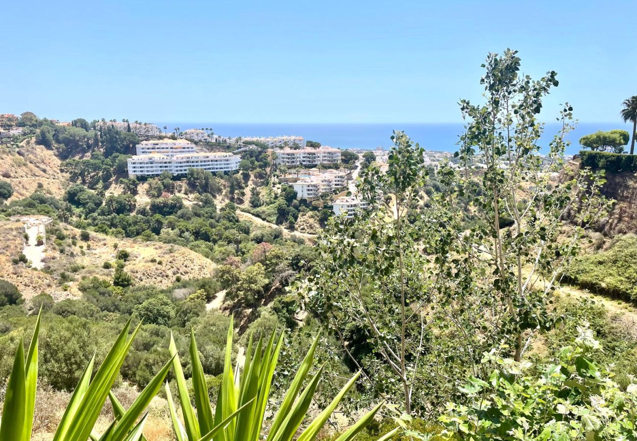 Ferienwohnung in Mijas - Calahonda,penthouse 2 beds with sea views