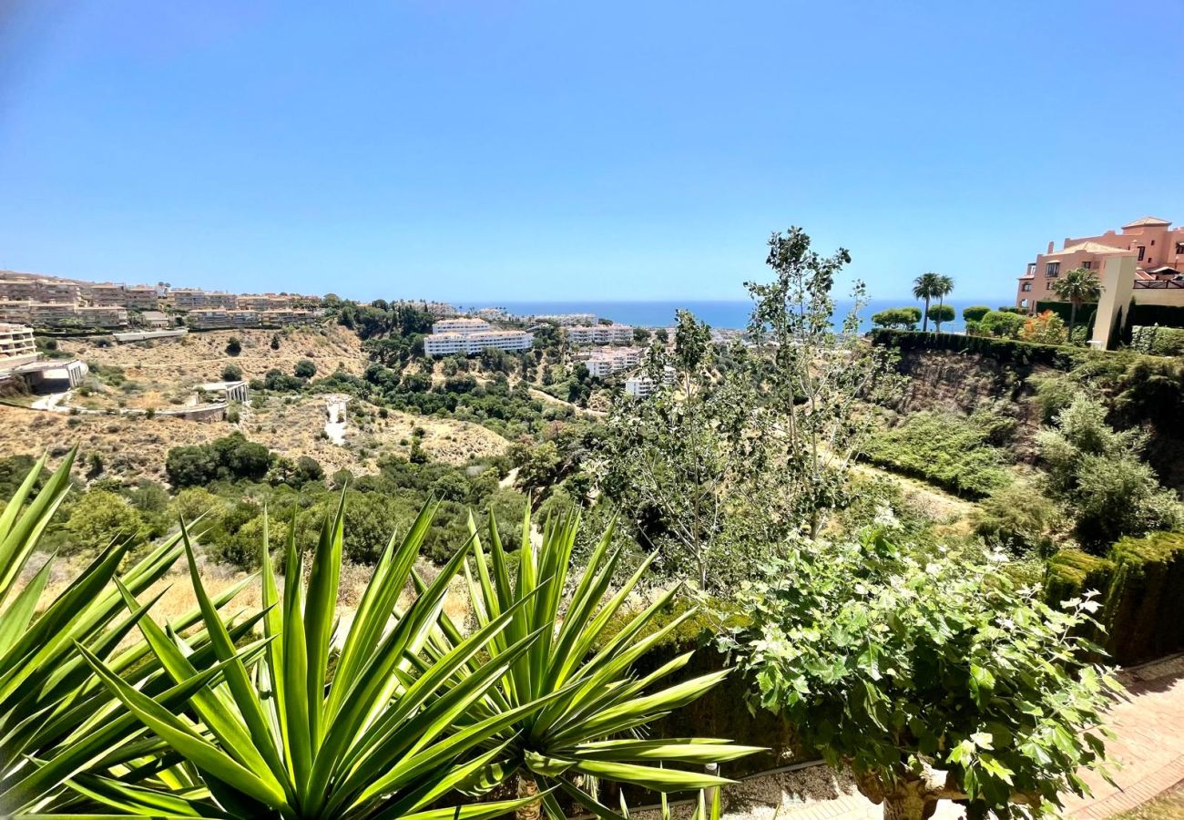 Ferienwohnung in Mijas - Calahonda,penthouse 2 beds with sea views