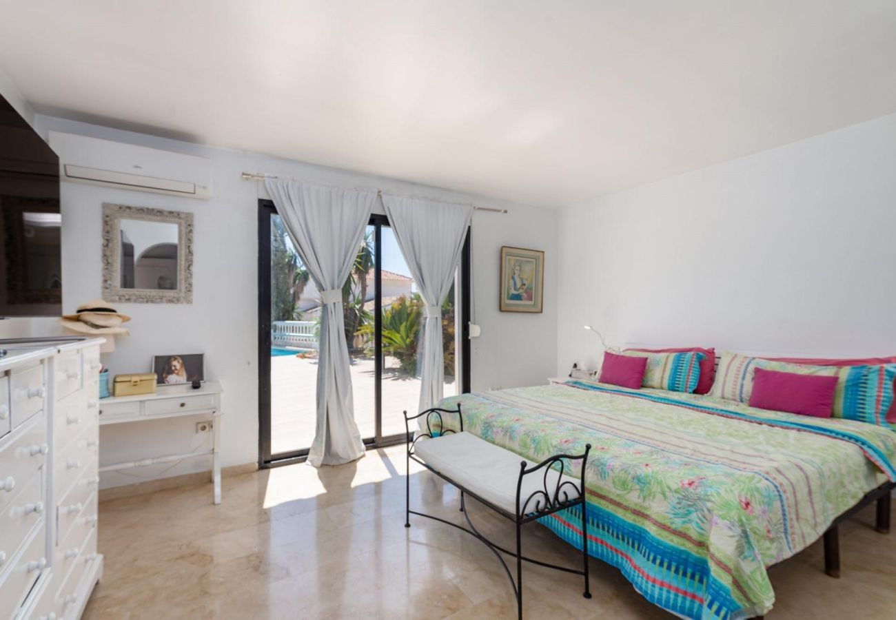 Villa in Mijas - Villa frente al mar para 14 personas