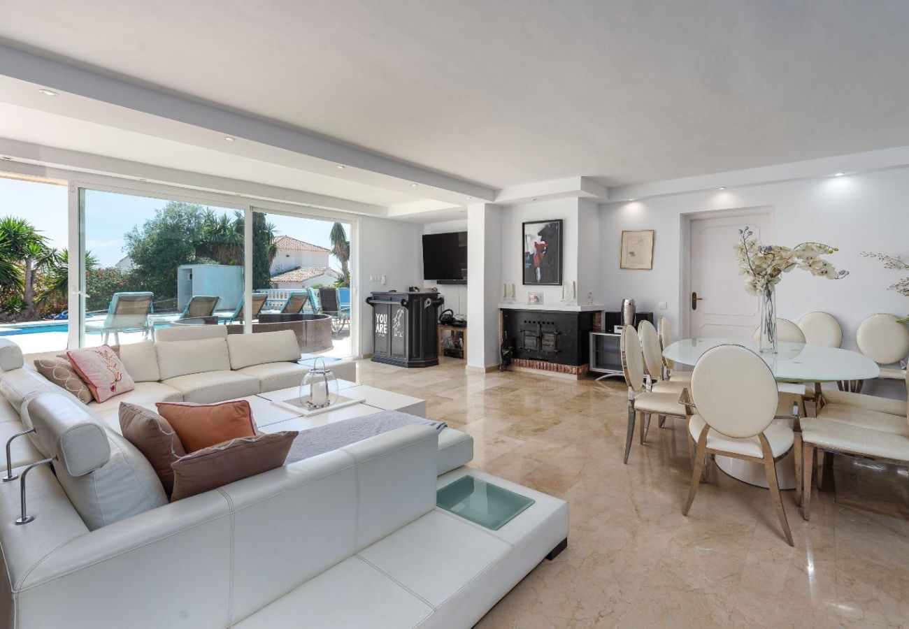 Villa in Mijas - Villa frente al mar para 14 personas