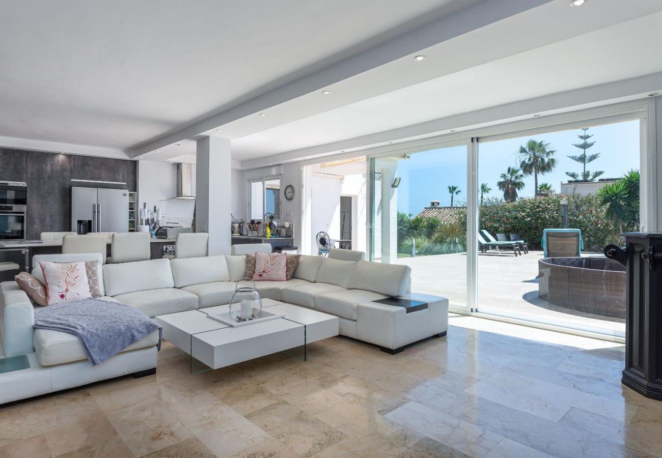 Villa in Mijas - Villa frente al mar para 14 personas