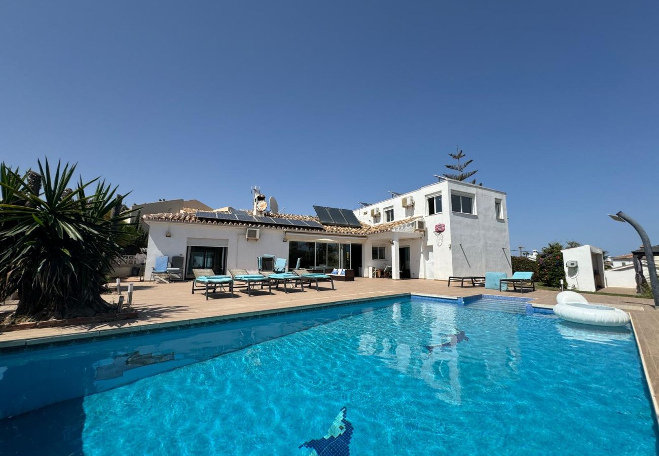 Villa en Mijas - Villa frente al mar para 14 personas